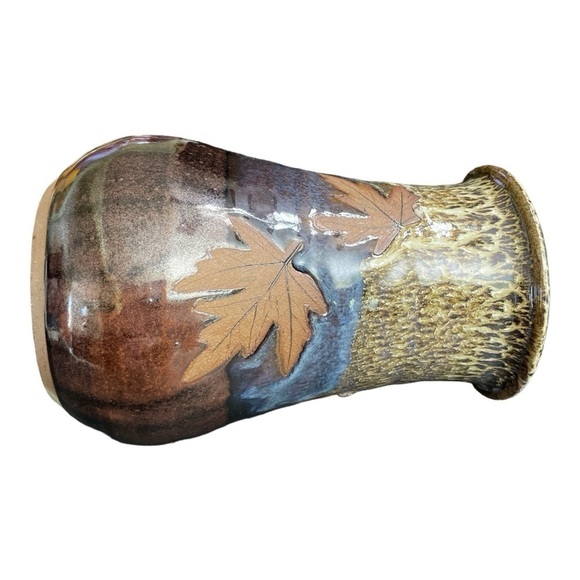 Mark Alewine Pottery 2008. Maple leaf
Vase W/ Leaf 8.5” Tall Collector
Item - Picture 7 of 14